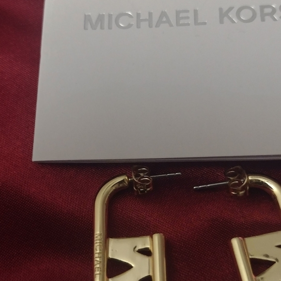New! Michael Kors precious gold metal plated brass Empire logo earrings - Picture 6 of 6